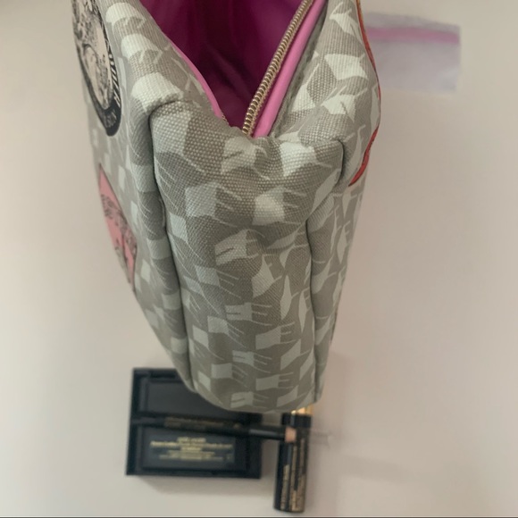 Estee Lauder Makeup Bag with deluxe makeup samples - Picture 5 of 6